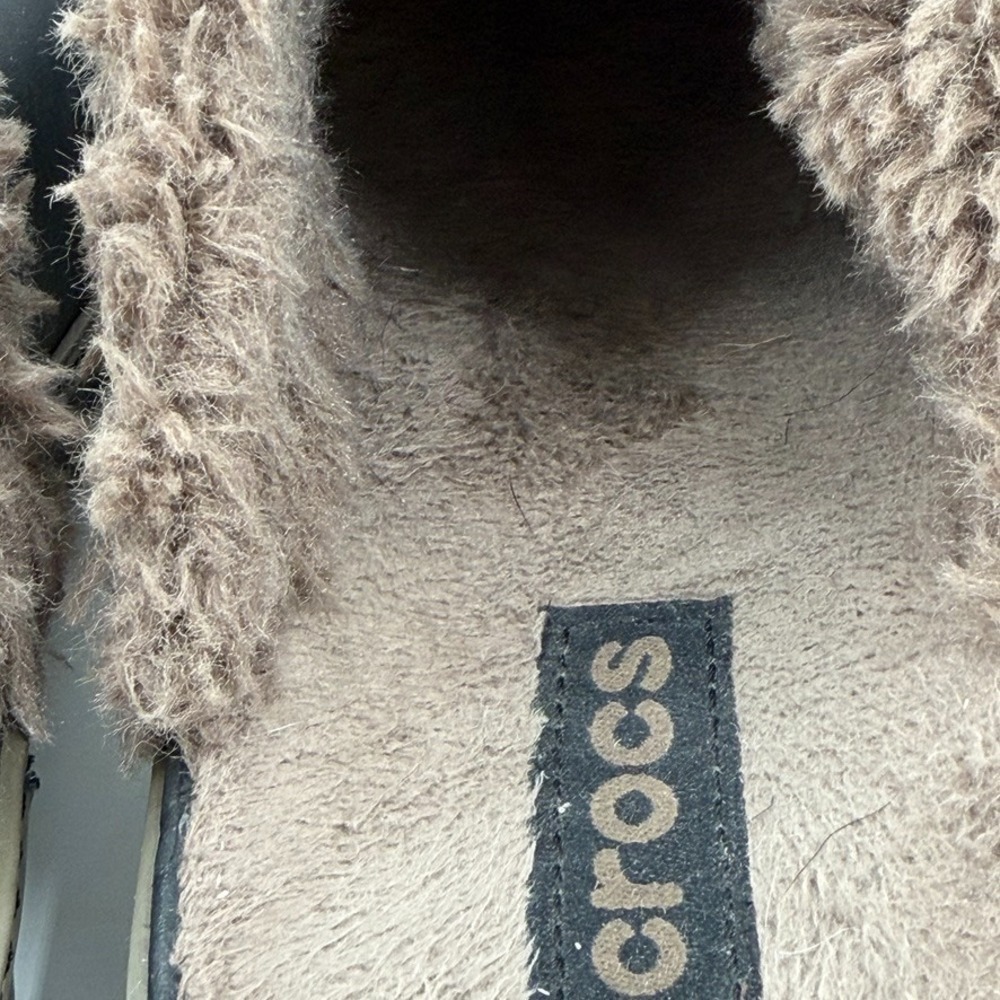 Crocs Womens 9 Black Faux Fur Lined Clogs Slip On Comfort Winter Slide Shoes - Picture 7 of 14